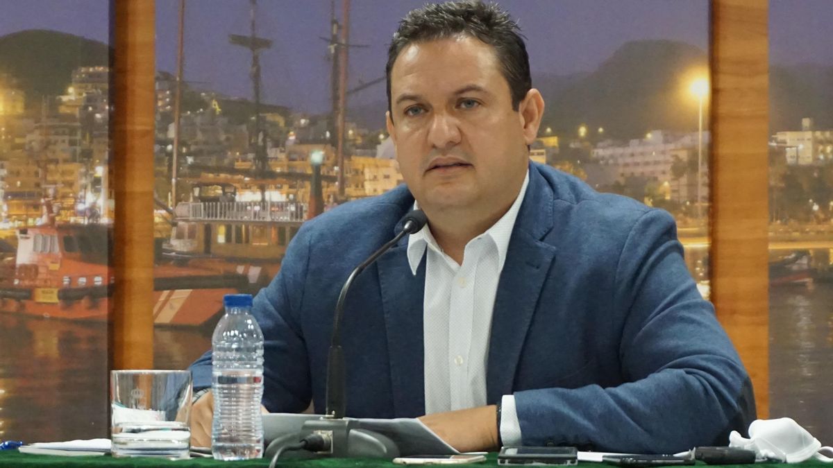 The mayor of Arona, Juan José Mena