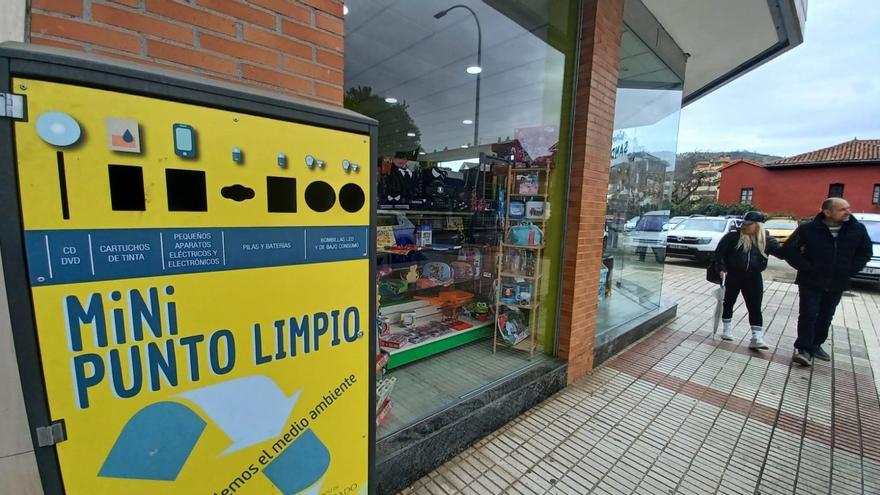 Grado se apunta al &quot;minipunto limpio&quot; con dos contenedores y valora instalar más a lo largo del mandato