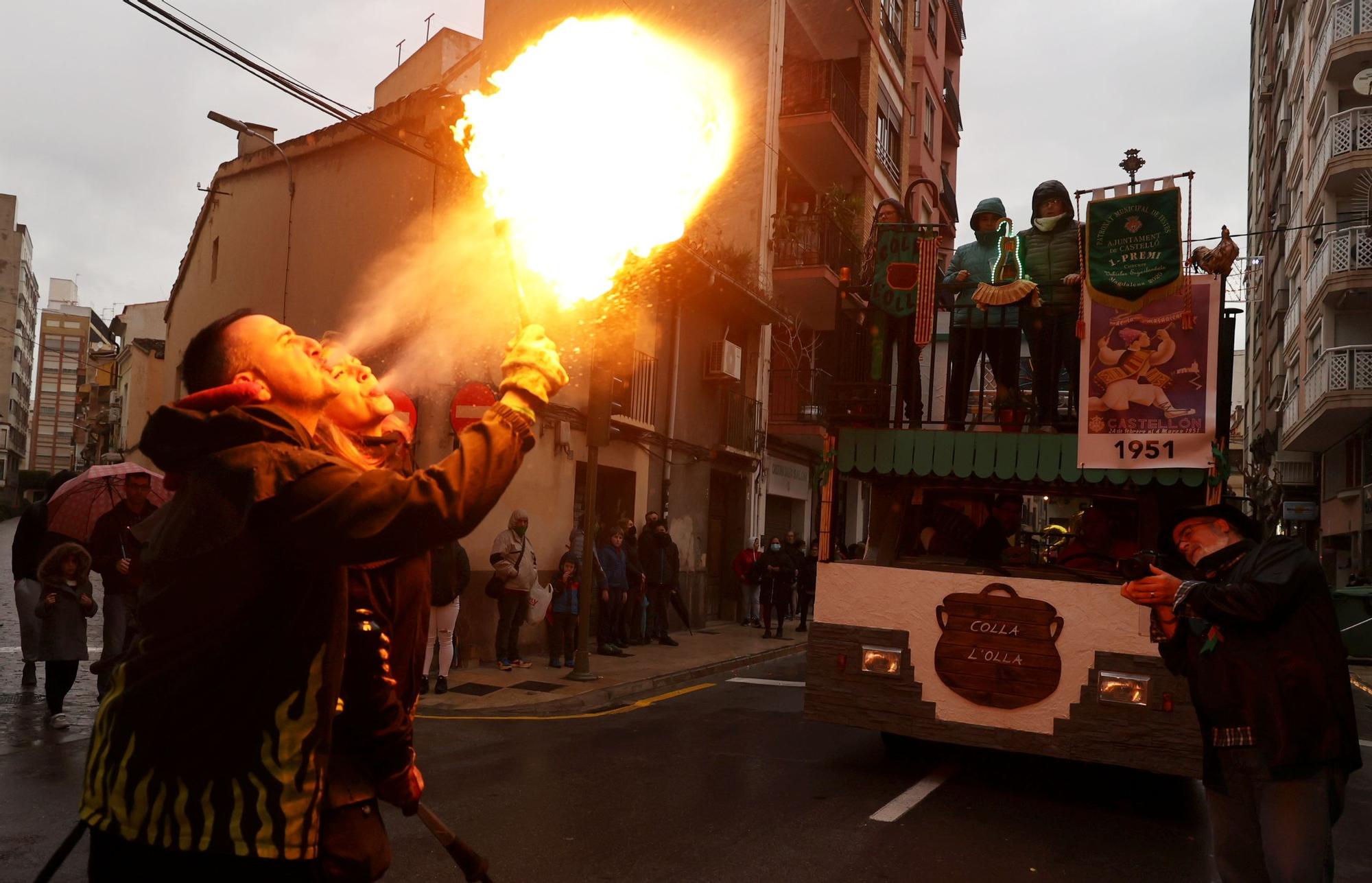 Las mejores imágenes del desfile de carros engalanados y collas de la Magdalena