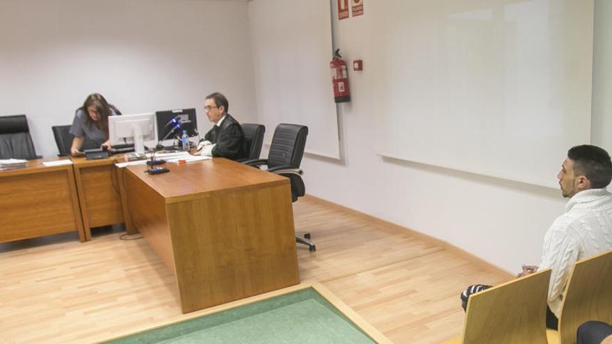 El acusado el día del juicio en la Audiencia.