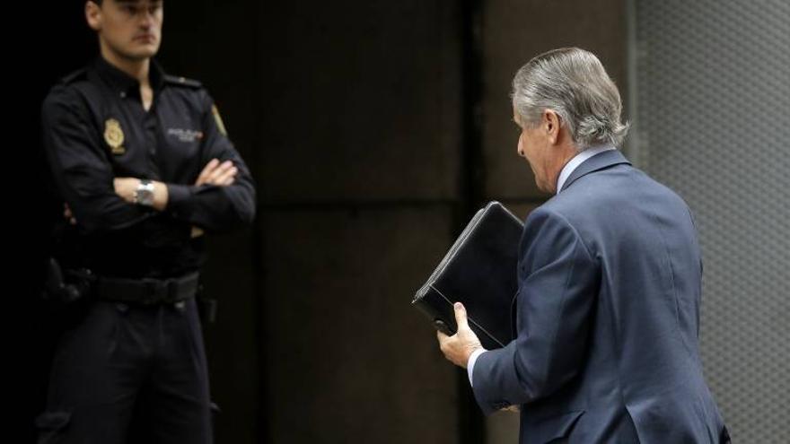 Rato solicita la baja temporal en el PP por el escándalo de las tarjetas