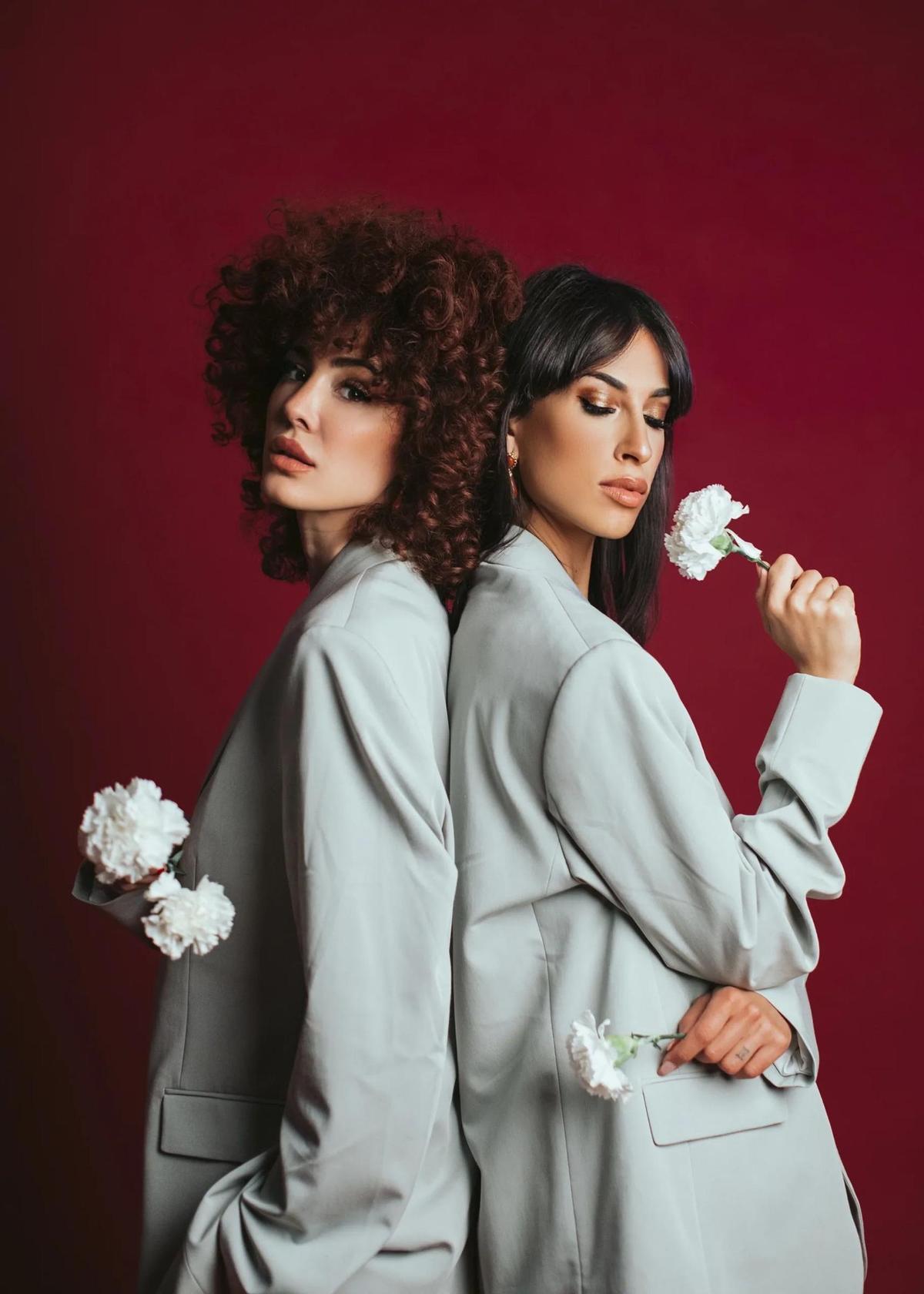 Pitty Bernad y Belah son Mëstiza, la dupla de dj’s que conquista la escena musical.