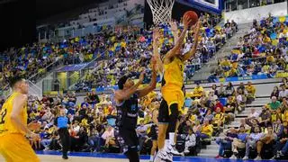 Los aullidos del Wolves silencian los ladridos del Granca (66-68)