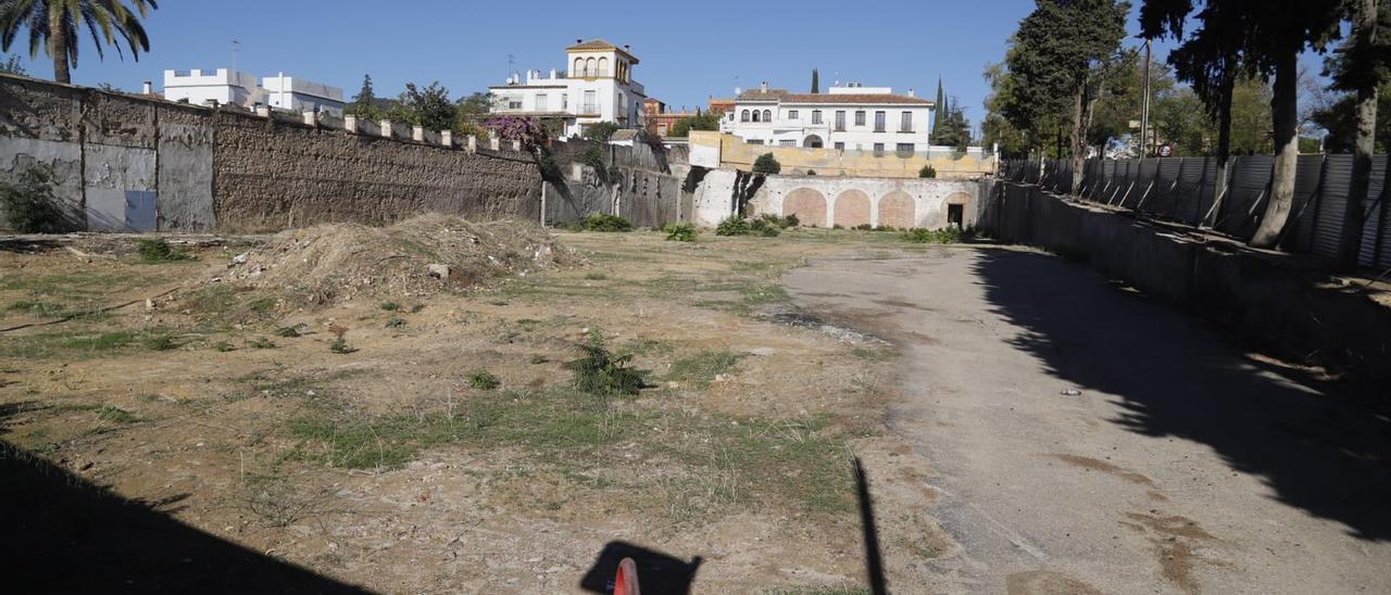 Terrenos en los que Residencial Las Brisas construirá el supermercado.