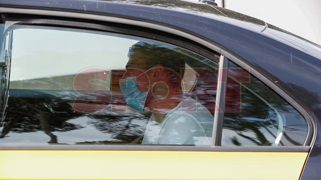 Clément Lenglet llega a casa de los Messi en taxi