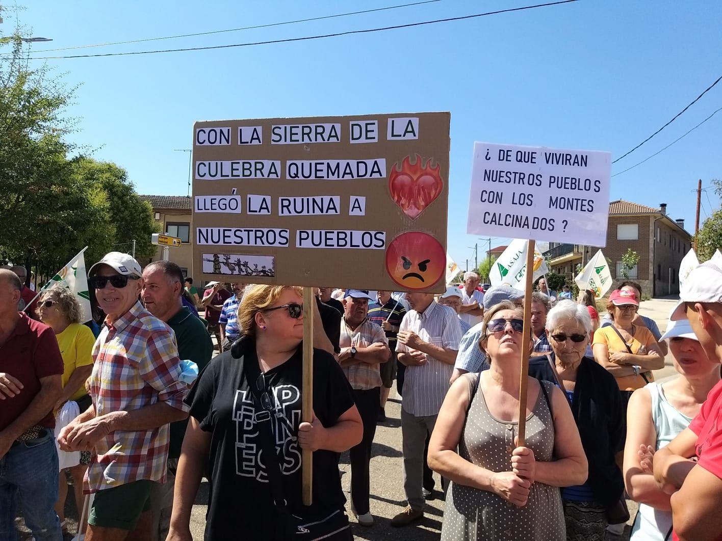 Agricultores de Tábara se manifiestan por los incendios