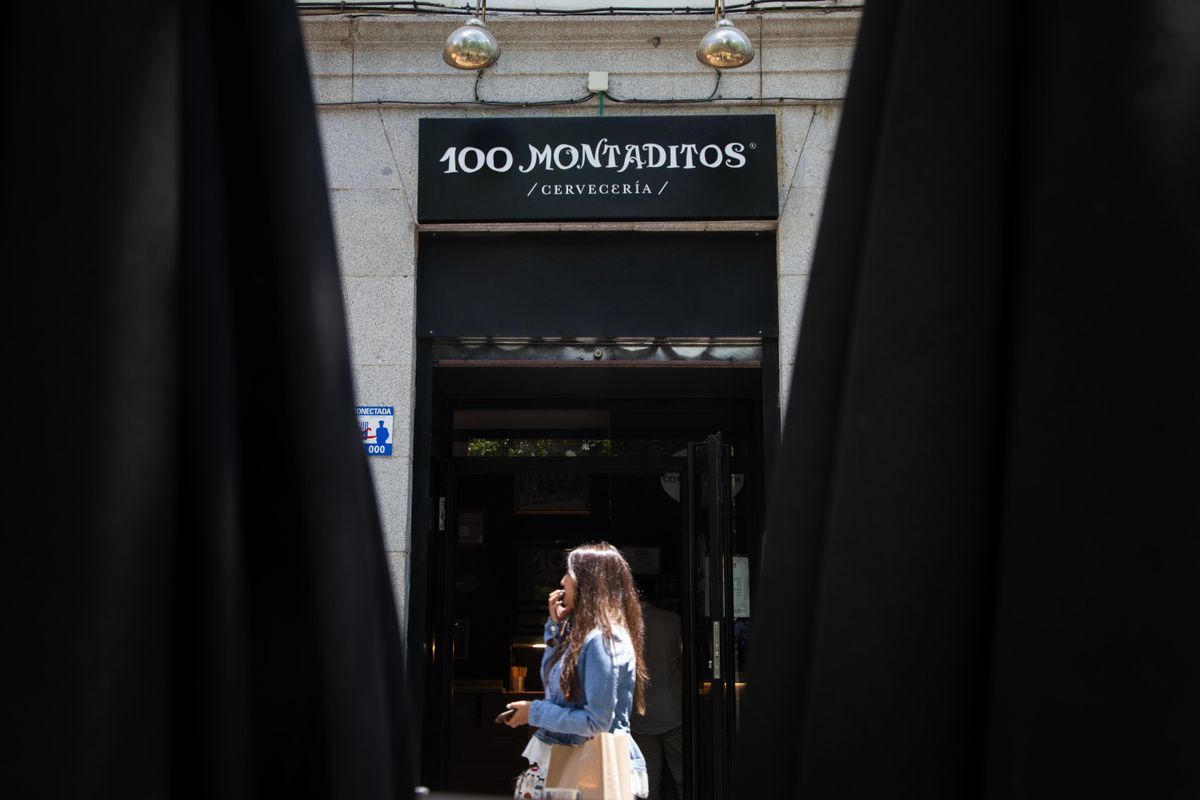 Entrada a un establecimiento de 100 Montaditos en el centro de Madrid.