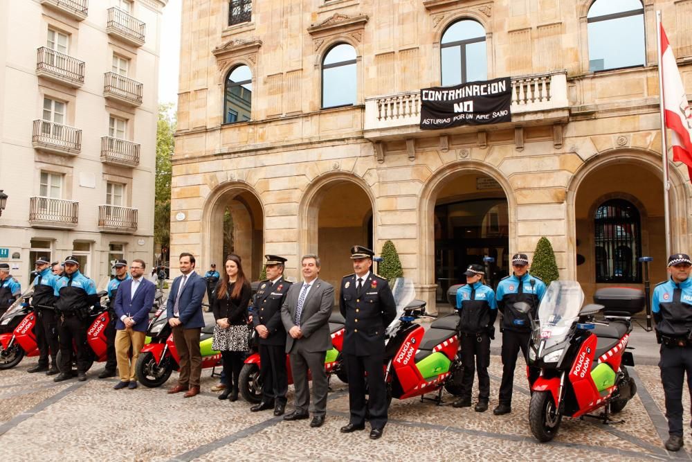Presentación de las nuevas motos eléctricas de la Policía Local de Oviedo