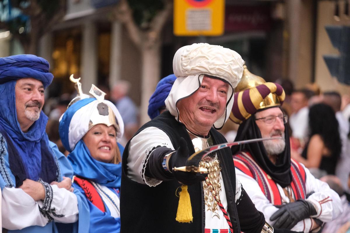 Las mejores imágenes del Desfile del 50 aniversario del Primer Congreso Nacional de Fiestas de Moros y Cristianos en Villena Las mejores imágenes del Desfile del 50 aniversario del Primer Congreso Nacional de Fiestas de Moros y Cristianos en Villena