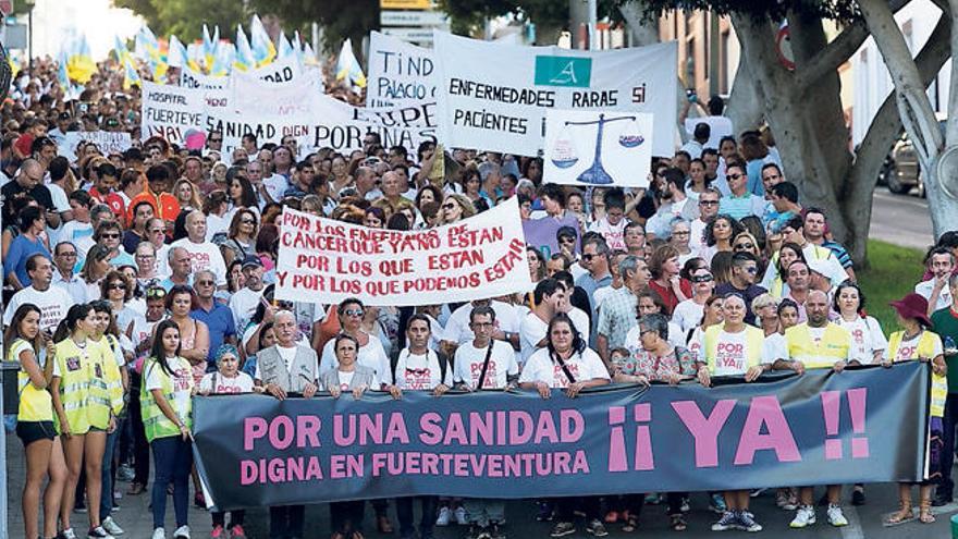 Manifestación en Puerto del Rosario el pasado viernes para pedir mejoras en la sanidad majorera.