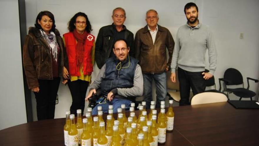 Vinaròs dona aceite de olivos municipales a Cáritas y Cruz Roja