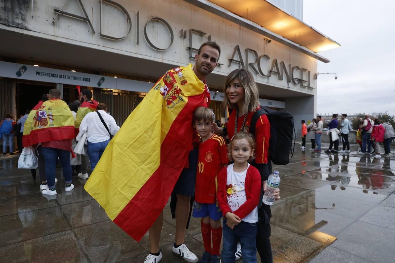 El apoyo de la afición cordobesa a la selección española, en imágenes