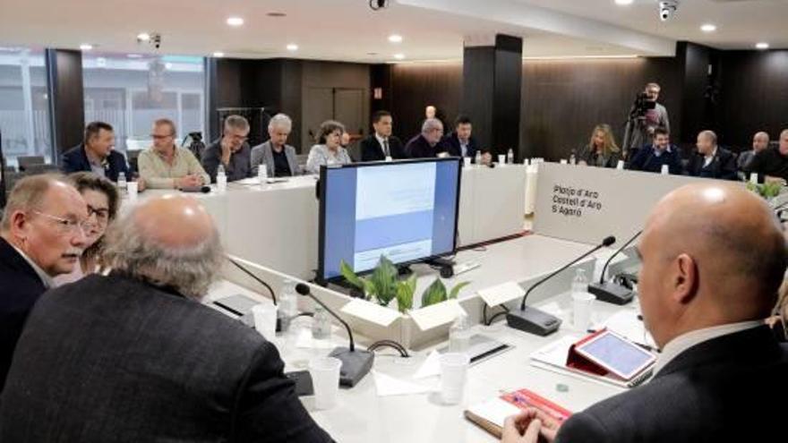 La reunió dels alcaldes amb el secretari d&#039;Hàbitat Urbà, Agustí Serra