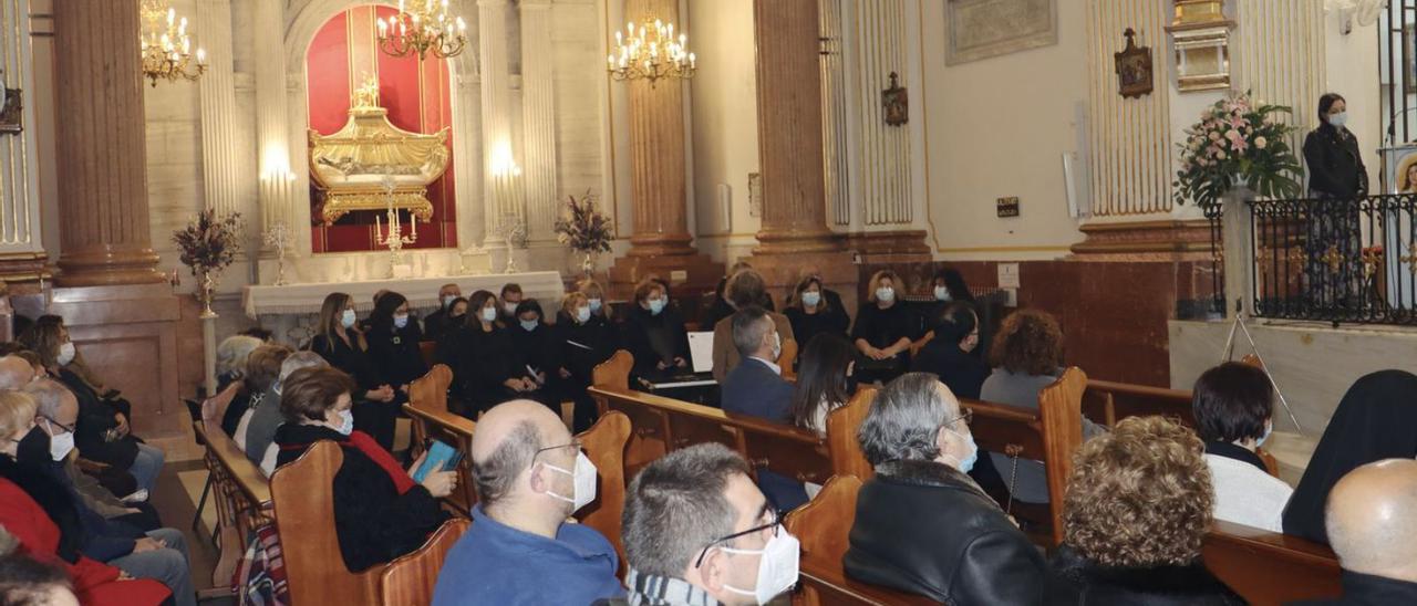 Un acto religioso en la iglesia de Benigànim.  | JUAN ANTONIO BOLUDA