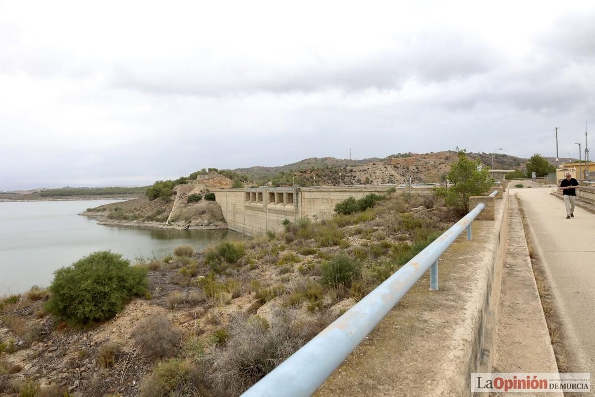 Obras de rehabilitación de la Casa del Agua junto al embalse de Santomera.