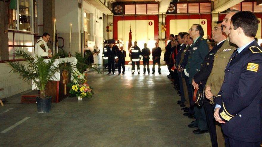 IU critica que Bomberos tenga un cura contratado y con sueldo fijo