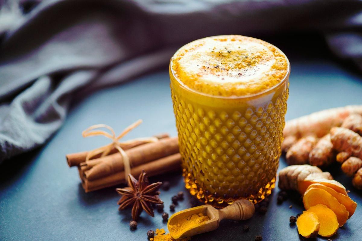 Curcuma latte, perfecto para el otoño