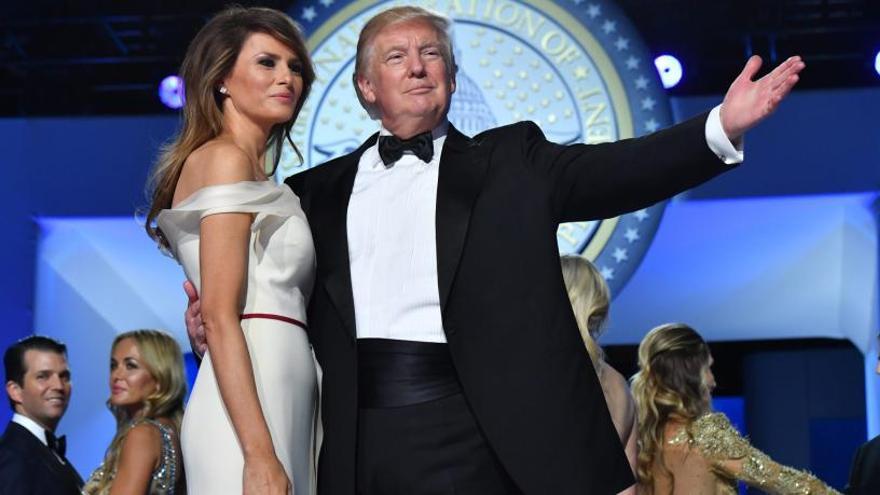 Trump amb la seva esposa Melania durant el ball d&#039;honor.