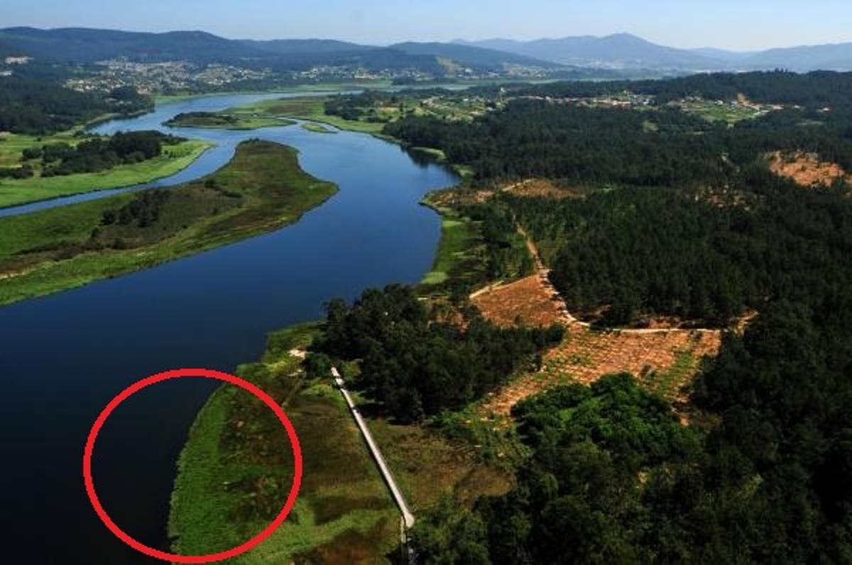 Marcada en rojo, la zona aproximada en la que encalló el «Santa Cruz».