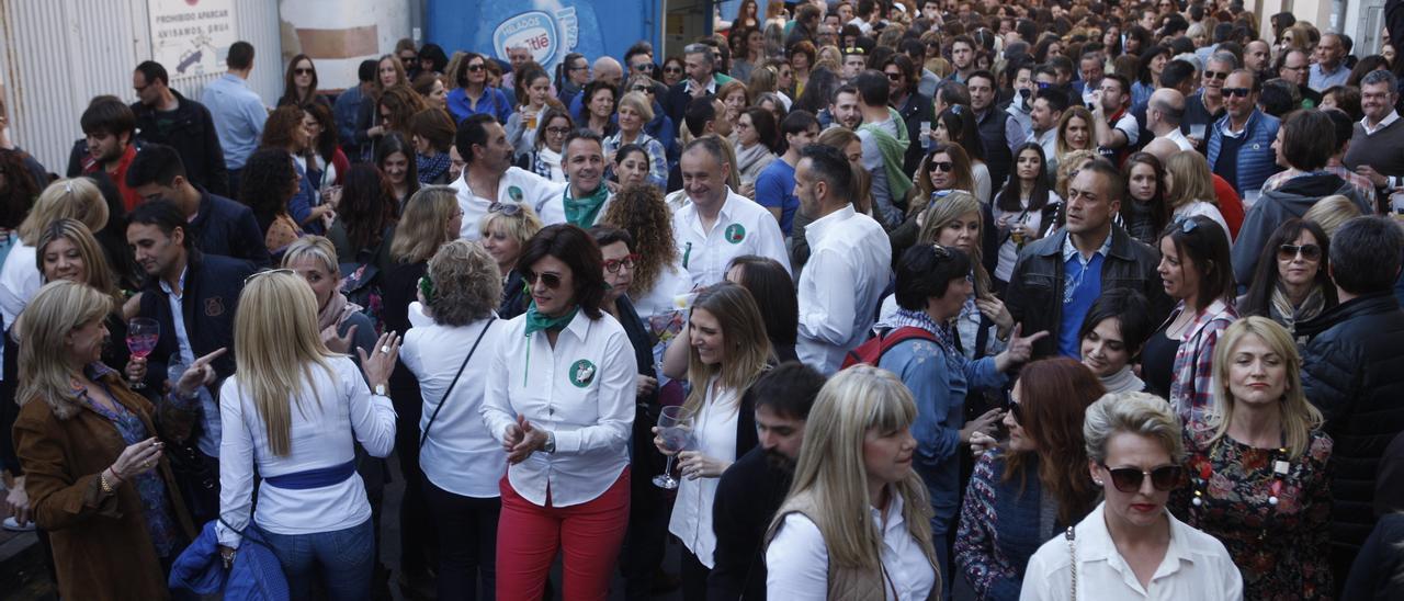 Imagen de archivo de la colla Bacalao durante unas fiestas de la Magdalena.