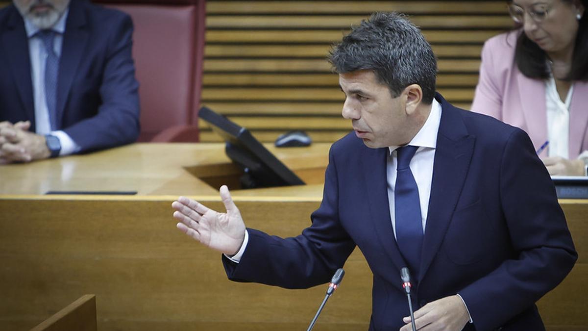 Mazón interviene en la sesión de control en las Corts, este jueves.