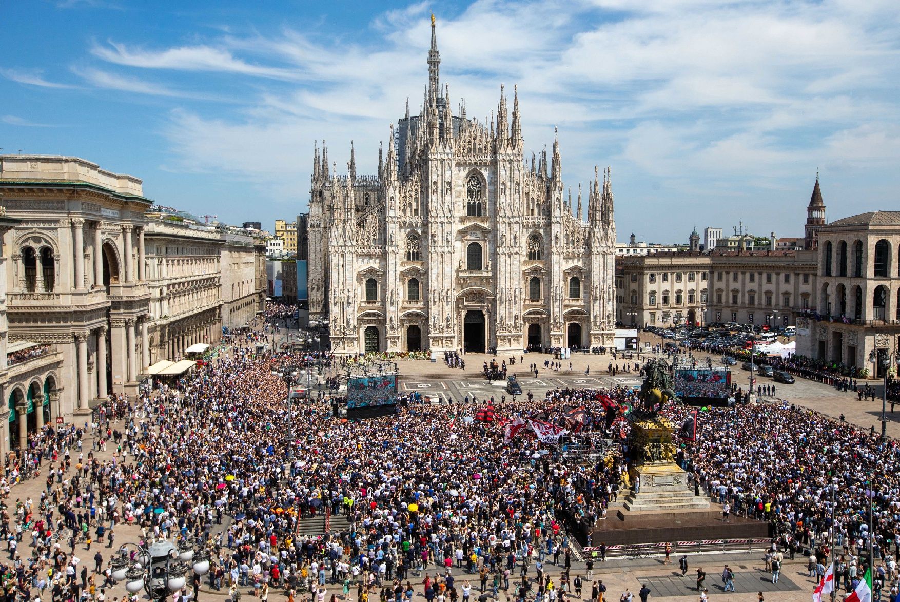 Itàlia homenatja Berlusconi amb un simbòlic funeral d&#039;Estat que congrega a milers de persones