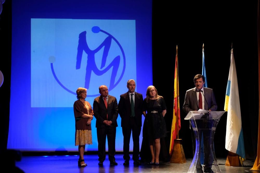 Entrega premios Mierenses en el mundo