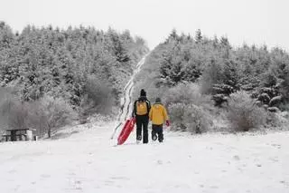 El tiempo en A Coruña: La nieve y el frío se pegan a Galicia