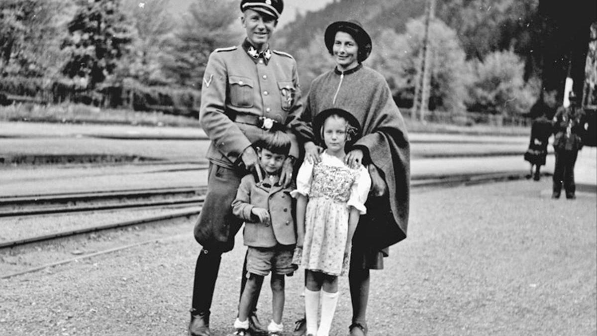 El nazi Otto Wachter, con su mujer, Charlotte, y sus hijos Horts y Traute, en 1944. libro Ruta de escape del abogado y escritor Philippe Sands