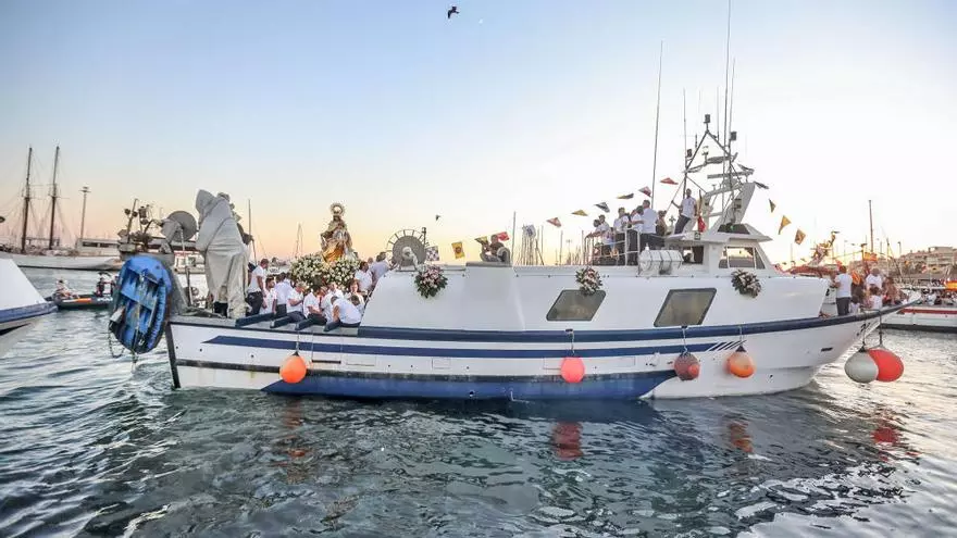 La Virgen del Carmen se queda en tierra este año en Torrevieja
