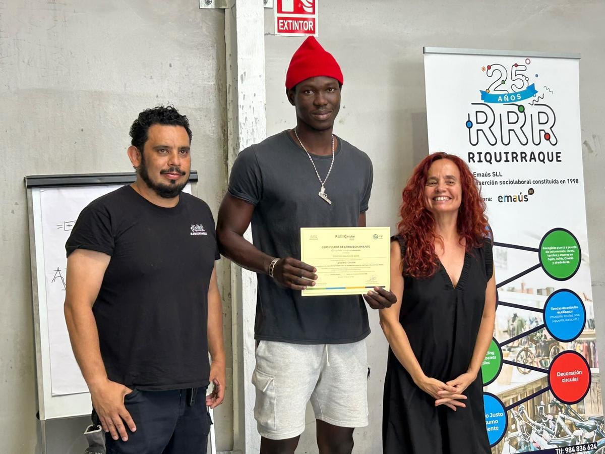 EN IMÁGENES: El pionero taller de Riquirraque en Castrillón celebra su primera promoción de graduados