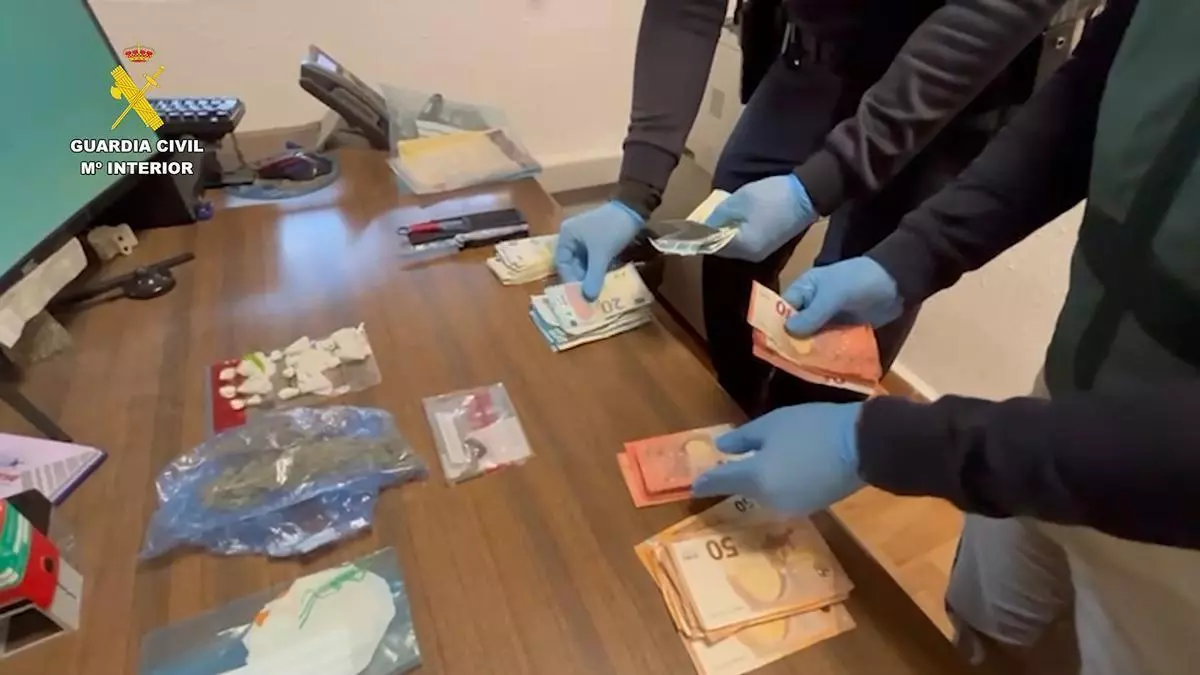 Detenido el gerente de un bar de Massamagrell tras el hallazgo de cocaína, marihuana y hachís en el local
