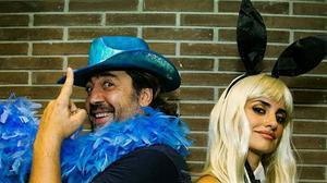 Per a sorpresa de tots, Javier Bardem i Penélope Cruz van ballar amb els U2 a l’escenari del Sant Jordi.