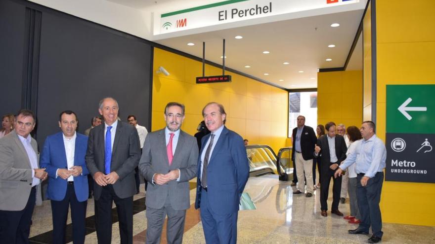 El nuevo acceso permite ir desde el centro comercial de la estación al metro.