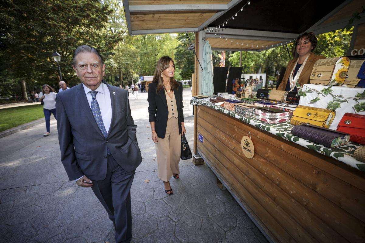 El alcalde de Oviedo, Alfredo Canteli y la concejala de Economía, Leticia González