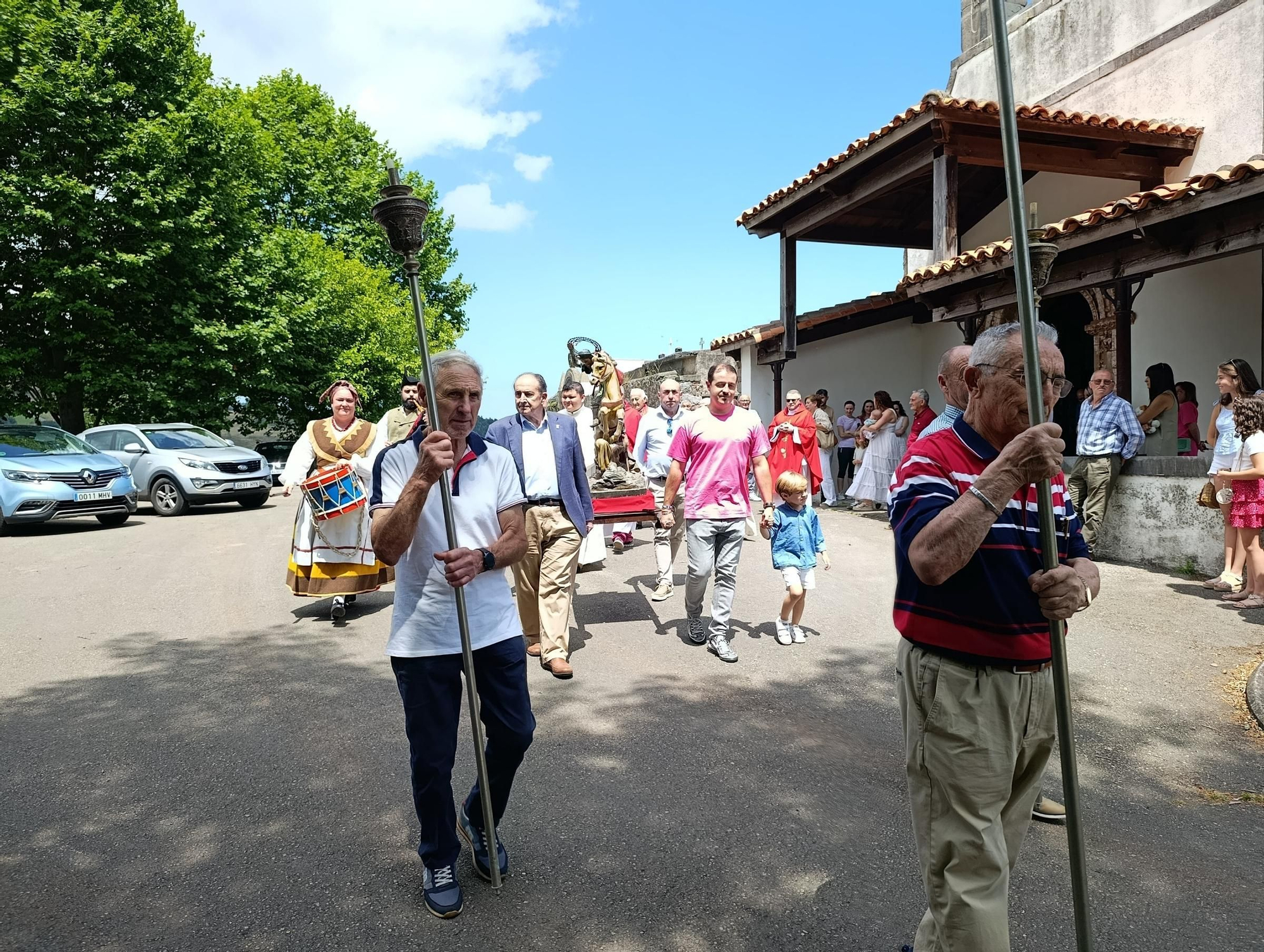 Arlós inicia sus fiestas con una misa en honor a Santiago