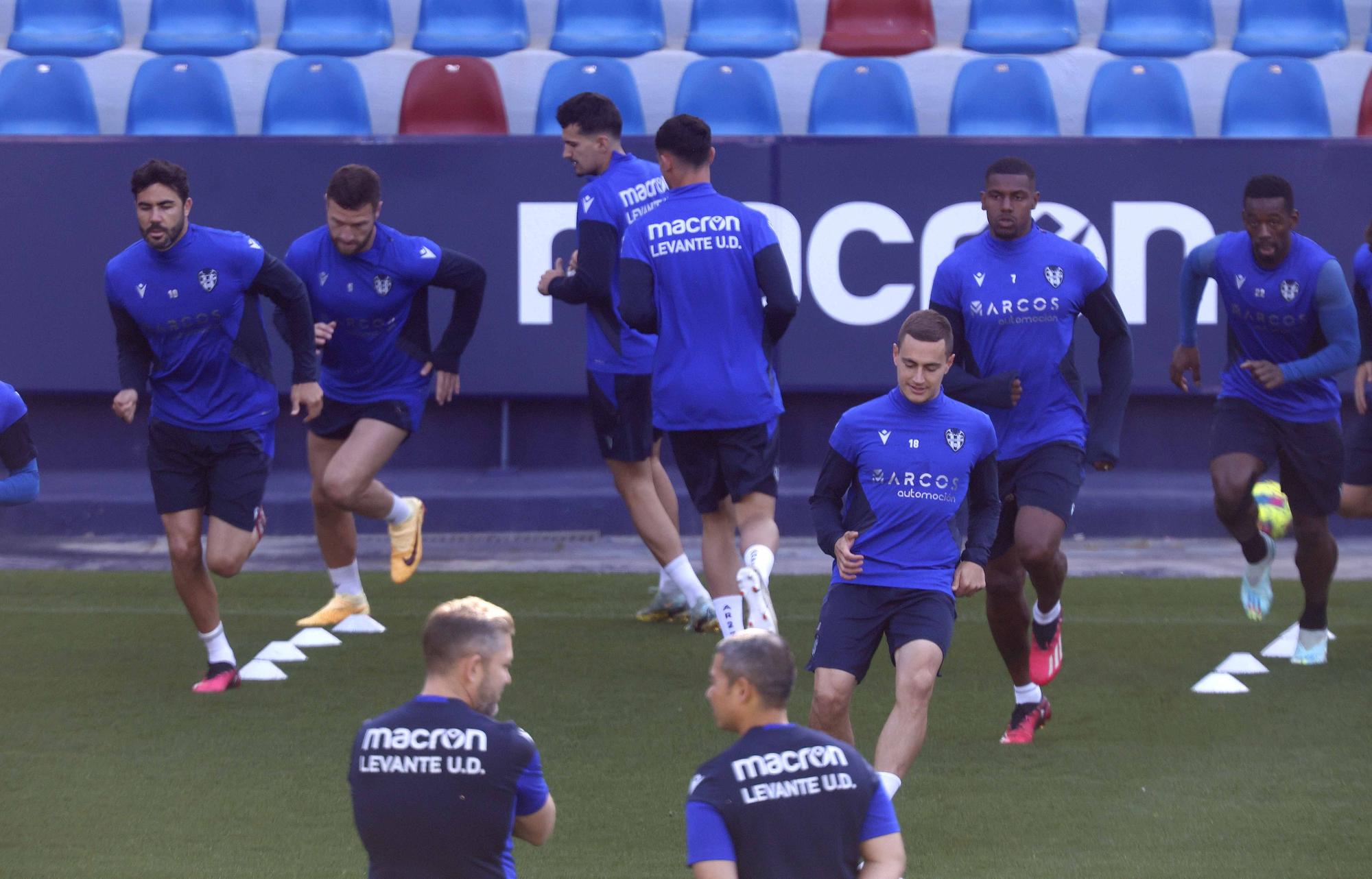 Sesión de entrenamiento del Levante UD