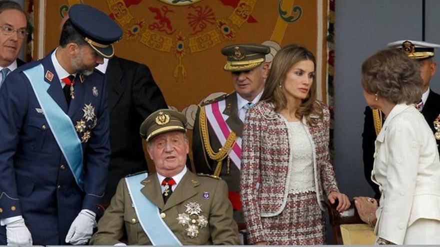 El Rey pone un sueldo fijo a la Reina y a Letizia