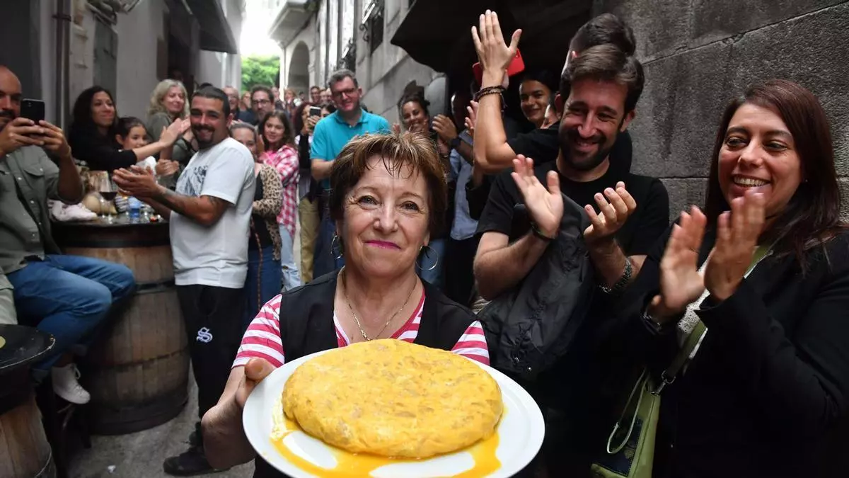 El Bar Galicia gana por quinta vez el premio popular a la mejor tortilla de Betanzos