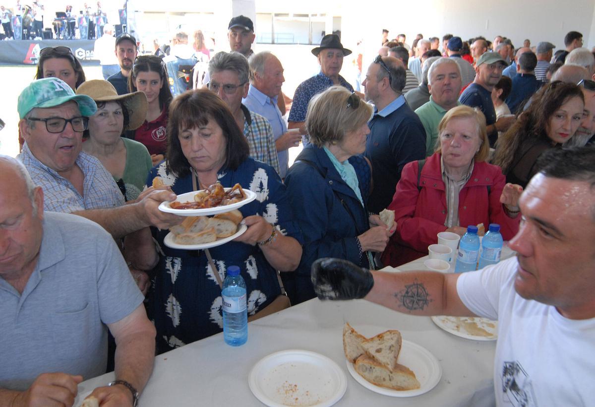 Comensales en la cita gastronómica de A Gouxa.