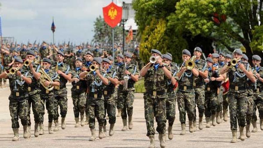 La Banda de Guerra de la Brilat durante un desfile militar celebrado en la base General Morillo.  // Gustavo Santos