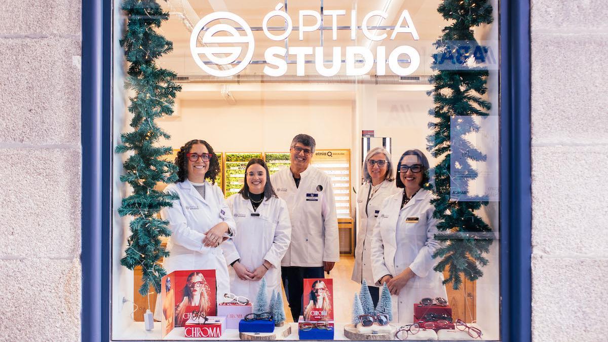 La familia de Óptica Studio desea felices fiestas a todos sus clientes y vecinos.