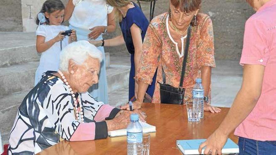 La viuda de Calvo Sotelo presenta libro