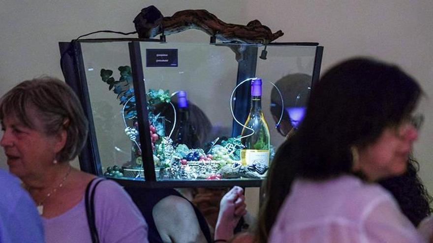 Una de les vitrines exposada al Casino