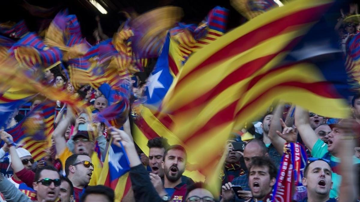 Las gradas del Calderón, con los aficionados del Barça.