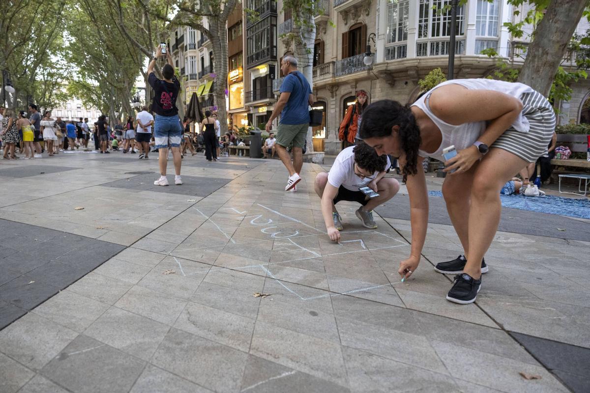Los palmesanos recuperan el Born: "Hoy el paseo es nuestro" Los palmesanos recuperan el Born: "Hoy el paseo es nuestro"