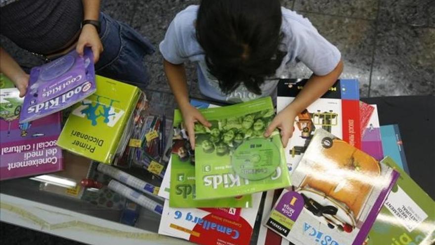 Madrid aprueba por unanimidad la gratuidad de los libros de texto