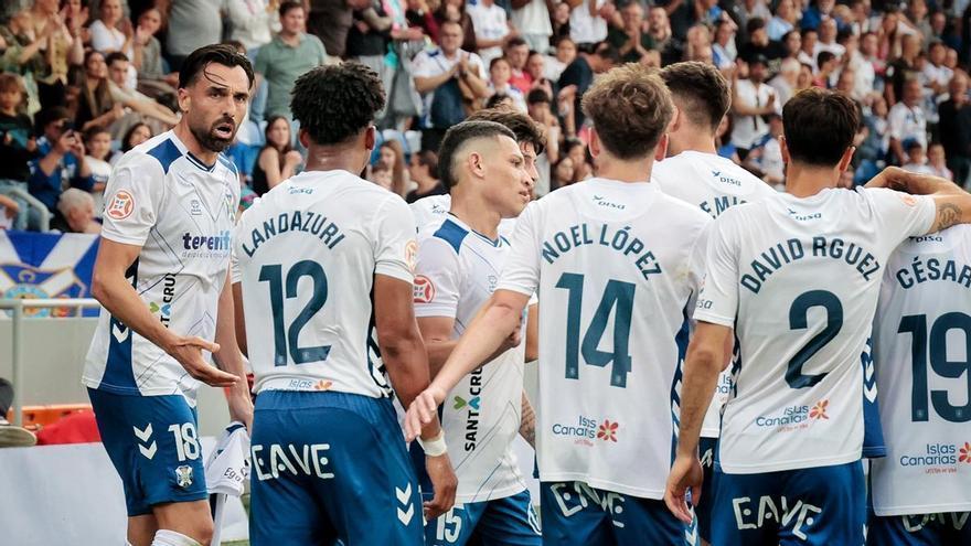 El CD Tenerife a un paso del ascenso: nueve puntos a falta de cinco jornadas para el final, una diferencia como pocas