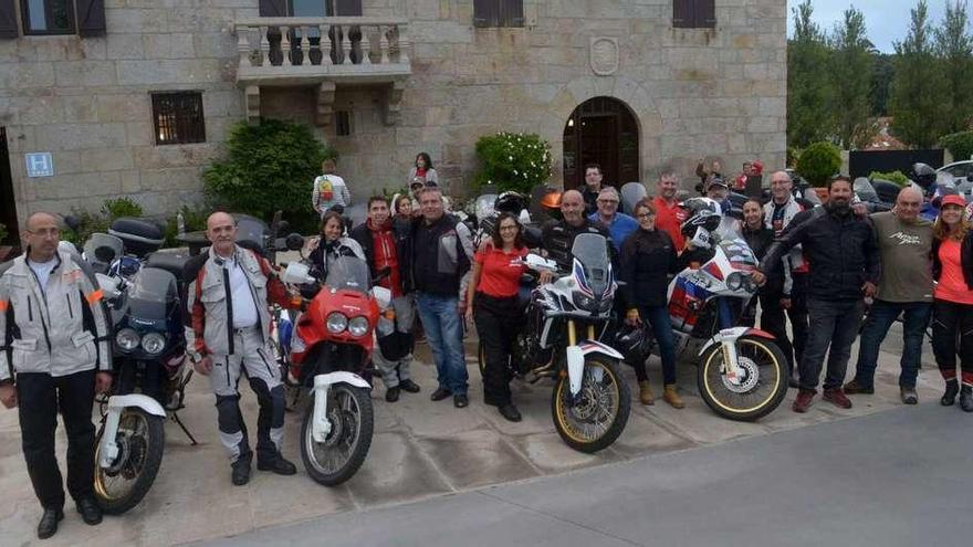 Amantes de la Honda Africa Twin de toda España se concentran en Arousa