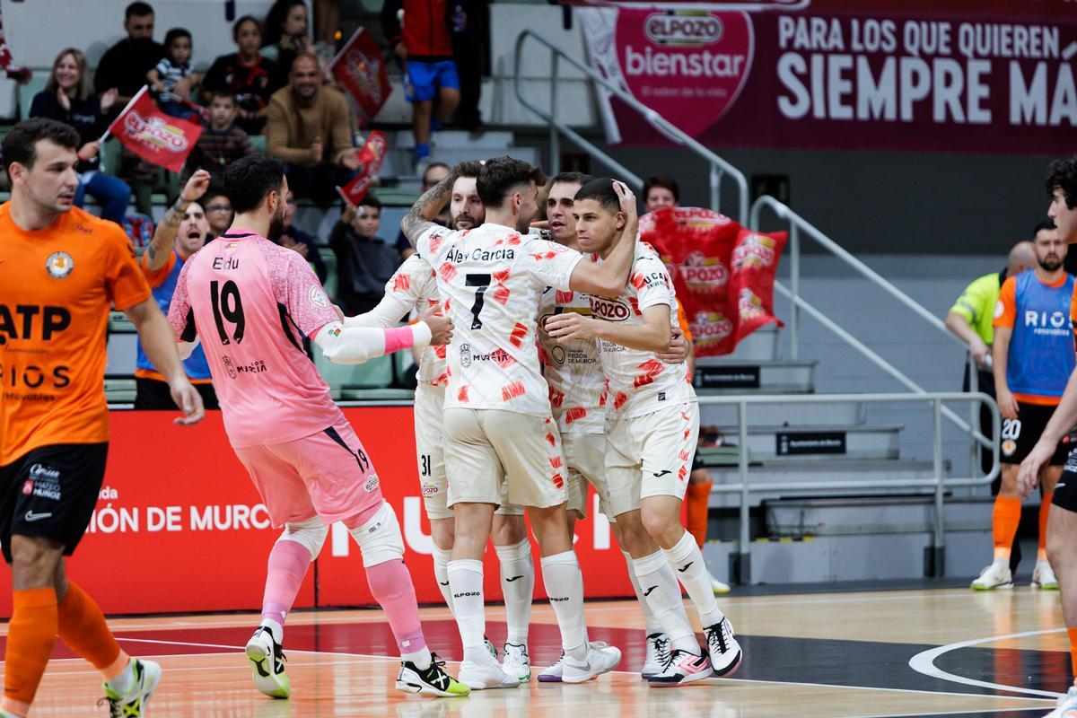 ElPozo celebra uno de los goles ante Ribera Navarra